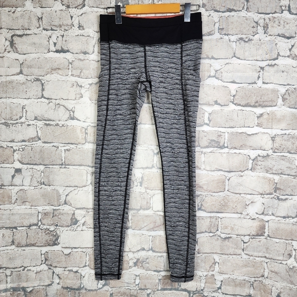Lululemon Speed Tight II Textured Wave Black Silver Spoon Size 6 Luxtreme - Picture 2 of 14